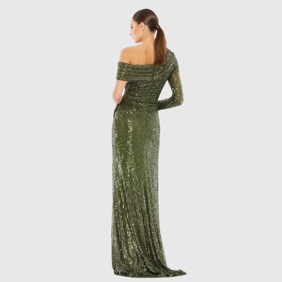 IEENA FOR MAC DUGGAL 26571 NWT
Green Sequined Drop Shoulder Faux Wrap Gown - Picture 3 of 7
